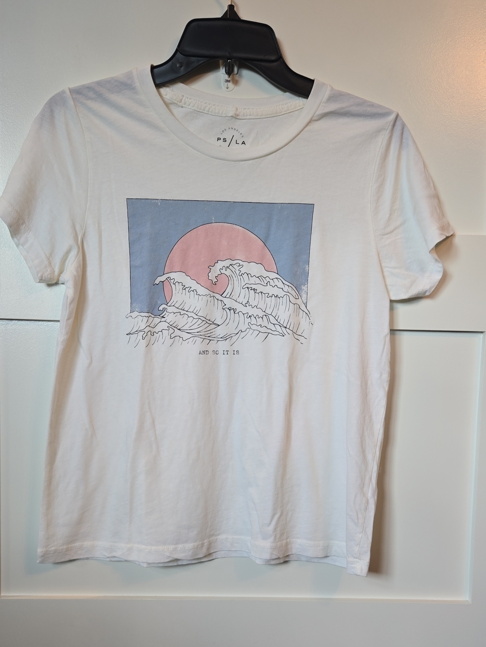 PacSun White Graphic Tee with Pink & Blue Wave Print Small